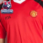 Футболка Манчестер Юнайтед / MANCHESTER UNITED ESSENTIALS V NECK POLY PANEL T-SHIRT - RED
